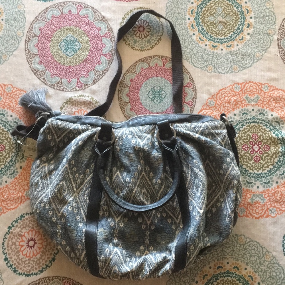 NWT AMERICAN EAGLE BLUE/GREY HOBO PURSE
